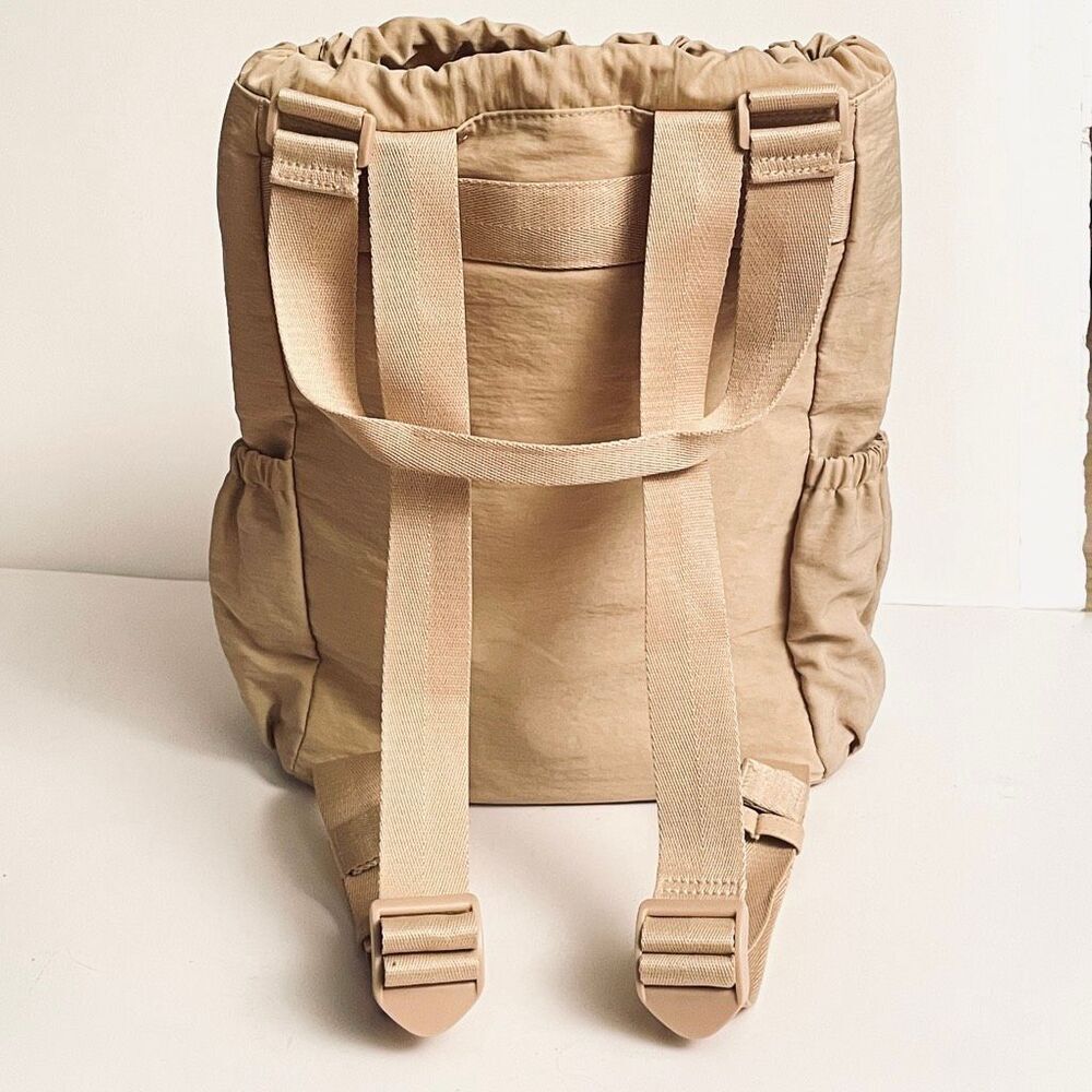 NWT Gorgeous BEIS Tan /Beige Nylon Sport Tote 2 Ways Tote bag & Backpack - Picture 6 of 16
